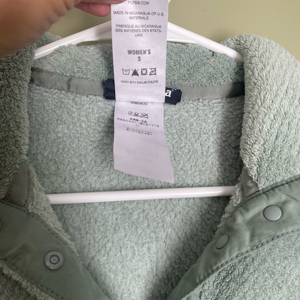 Patagonia Mint Green Snap Fleece - Picture 4 of 7